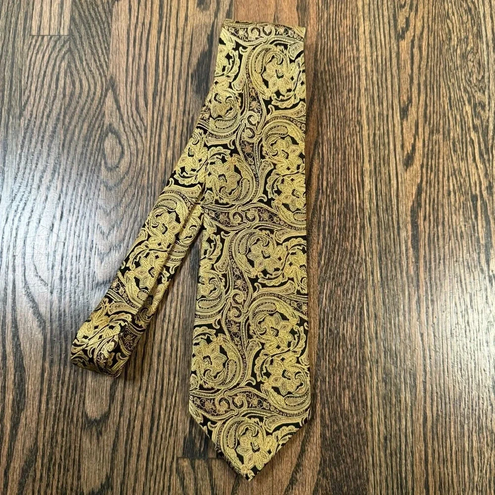 Vintage Umberto Bossi silk tie